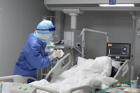 记者探访火神山医院ICU病房 拍下救治危重患者瞬间 - 中国军网