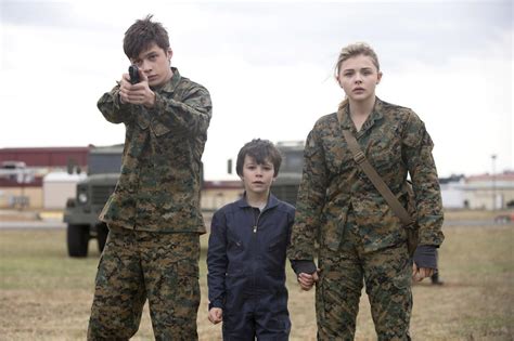 Movie Review: ‘The 5th Wave’ - Daily Bruin