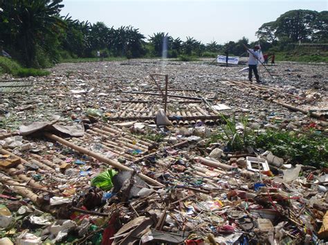 File:Marilao River Water Pollution.jpg - Philippines