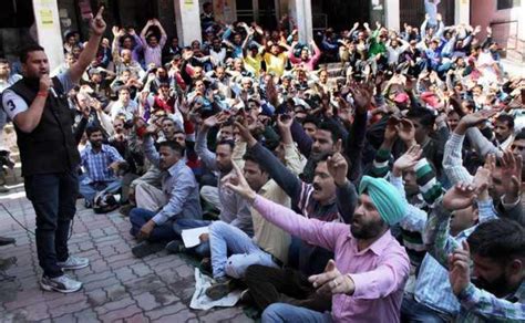 J&K: Casual Workers to Launch Massive Hunger Strike on Oct 2 Demanding ...
