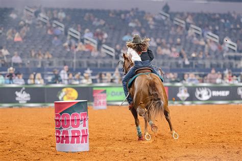 premier women's rodeo for the lover of rodez Background