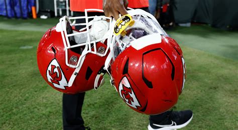 Native American group blasts Chiefs for 'mocking our culture,' calls team's 'end racism' message ...