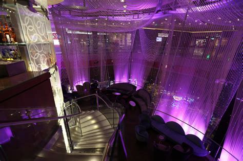 The Chandelier Bar at the Cosmopolitan Hotel in Las Vegas Review ...