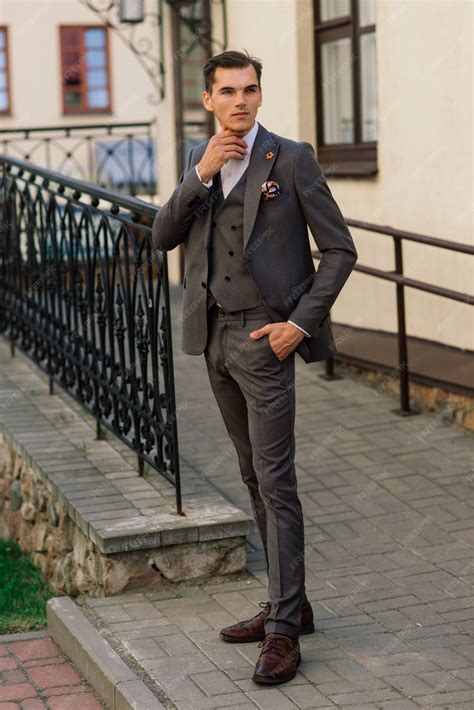 Attractive Businessman 的图像结果