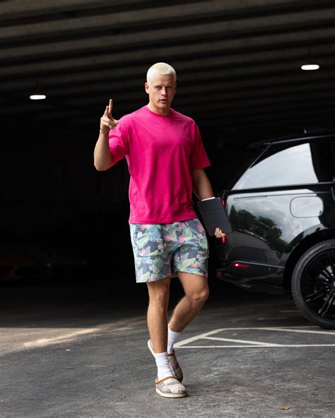 We Talked to Joe Burrow’s Barber About That Wild Ice-Blond Buzz Cut | GQ