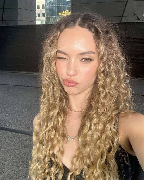 daniela avanzini on Instagram: "@coach #KATSEYE" in 2025 | Curly hair ...