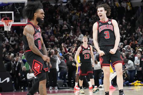 NBA: Josh Giddey hits miracle shot at buzzer as Bulls edge Lakers | GMA ...