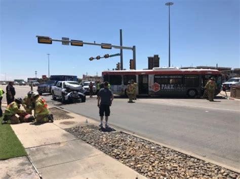 7 injured in Citibus crash at Marsha Sharp Fwy. and University Ave.