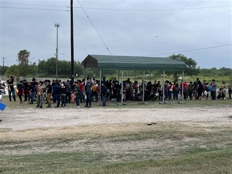 Bill Melugin on Twitter: "NEW: The largest single group of migrants I ...