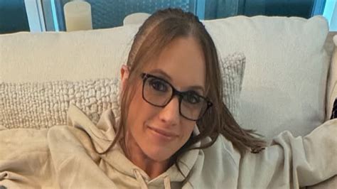 Kat Timpf stuns in first TV appearance since giving birth & gives ...