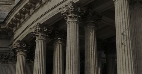 Collum Inside Building 的图像结果