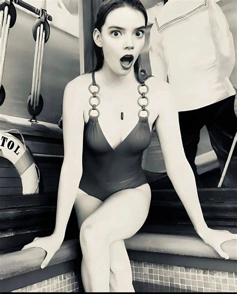 Anya Taylor-Joy : r/CelebsBikiniUndies