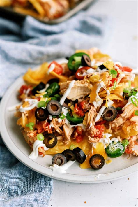 Slow Cooker Shredded Chicken Nachos Recipe - Six Sisters' Stuff