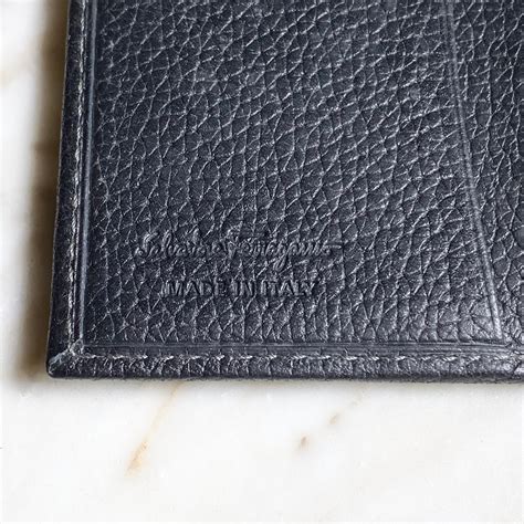 SALVATORE FERRAGAMO black leather card case | NOIR ONLINE