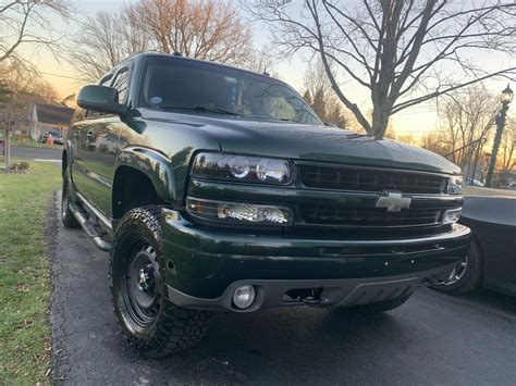 New motor, head lights, tires and lift kit for my 03 Suburban. Love this truck. : r/GMT800