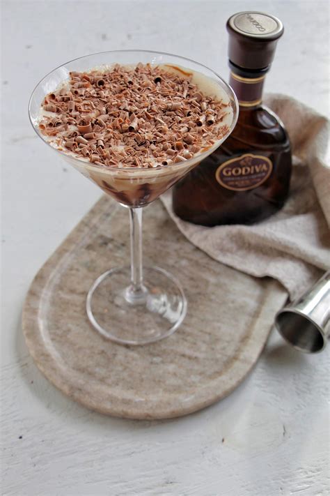 Godiva Chocolate Martini (5 Ingredients) - Homebody Eats