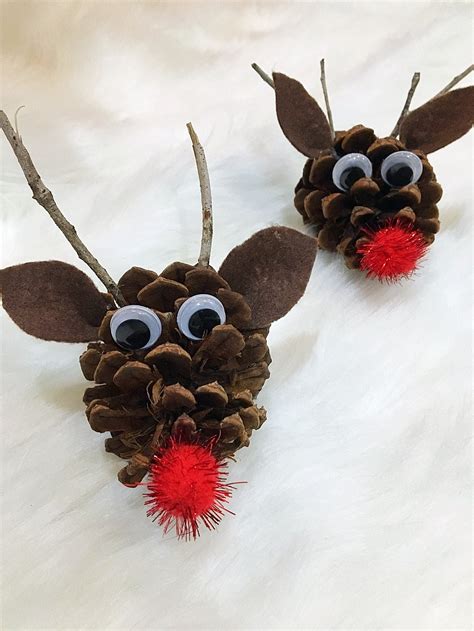90 Pine Cone Crafts for Christmas that'll be the Highlight of your ...