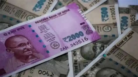 Billionaire for a few hours! Labourer withdraws Rs 100, shocked to find ...