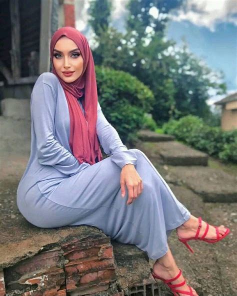 Queen 👑 Of Baddie 🔥 Hijabstyle Outfit Idea | Sarii Kubraa 🇹🇷 | Curvy women fashion, Beautiful ...