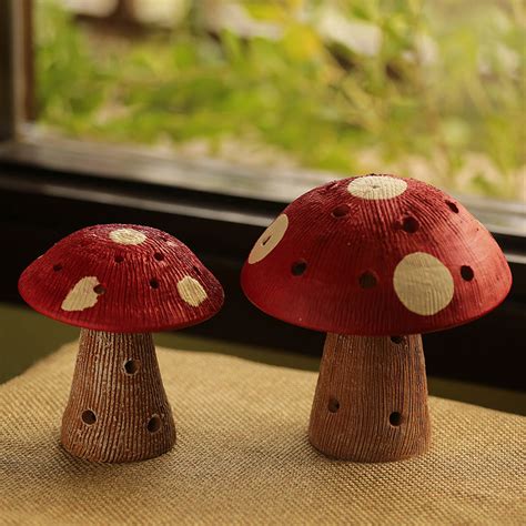 Terracotta Handpainted Garden Mushroom Set In Red – ExclusiveLane