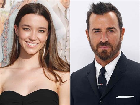Justin Theroux’s Fiancée Nicole Brydon Bloom Debuts Gorgeous Engagement ...