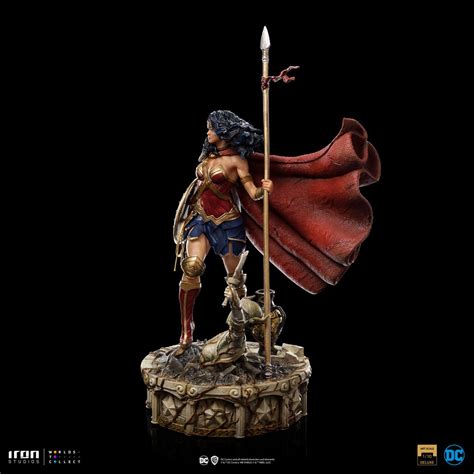 DC Comics Wonder Woman Unleashed Deluxe Art 1:10 Scale Statue