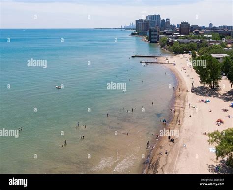 Aerial view of Loyola Beach in Rogers Park Stock Photo - Alamy