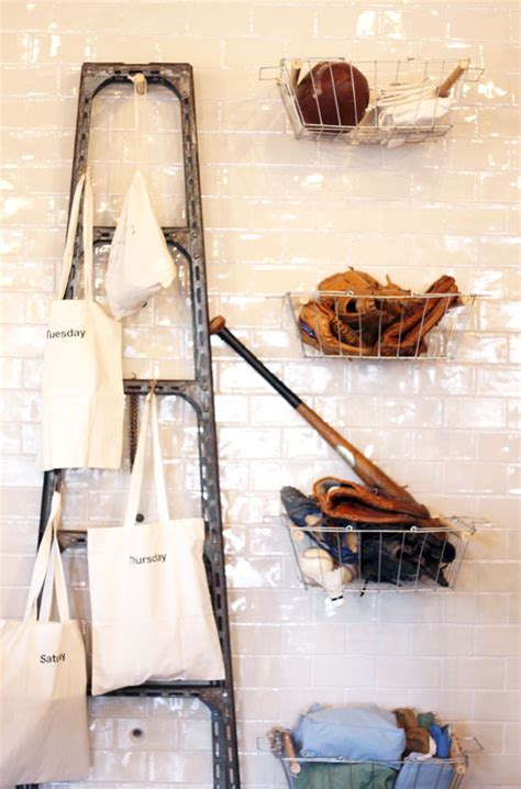 Corner Store Interior 的图像结果