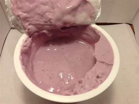 Crazy Food Dude: Review: Yoplait Blended Blueberry Greek Yogurt