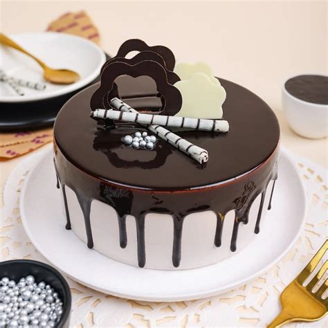 Chocolate Cake Melt - Ultimate Indulgence | Moist Layers & Creamy ...
