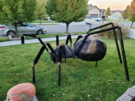 GIANT Realistic Halloween Spider Decoration : 7 Steps (with Pictures ...