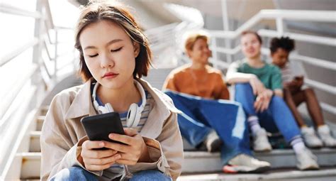 What Social Media Does to Teen Self-Esteem (and What Parents Can Do to ...