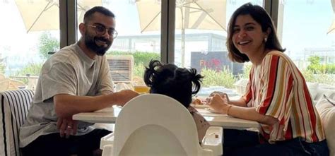 Vamika को कंधे पर बैठाकर ऋषिकेश में ट्रेक करते दिखे विराट कोहली ...