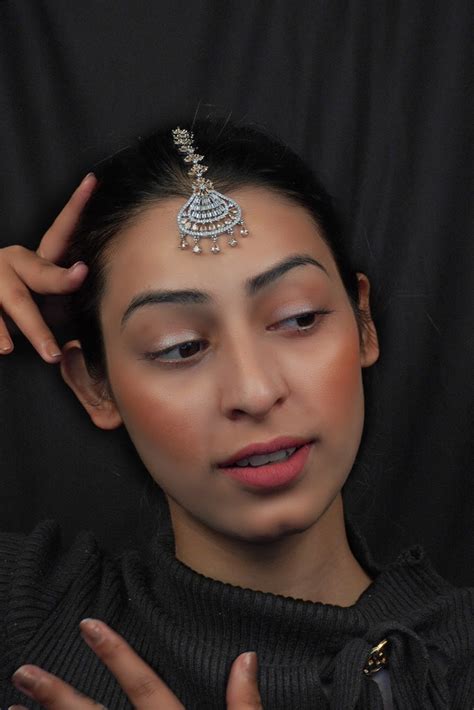 Maang Tikka for Wedding | Now Buy Latest Maang Tikka Online - Niscka