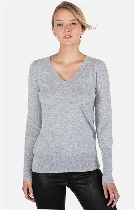 Best Cashmere Sweaters for Women: 13 Cute and Comfy Picks for Travel