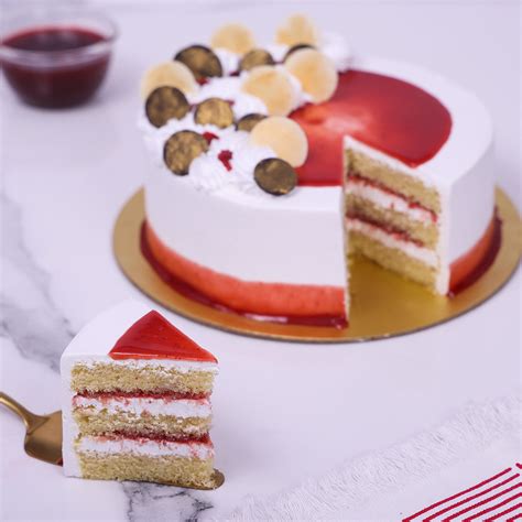 Strawberry Vanilla Cake | Strawberry Birthday Cake | Order Cake Online ...