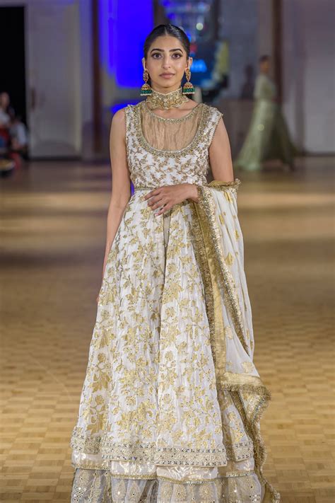 WHITE AND GOLD DRESS – Sophia Pakistan