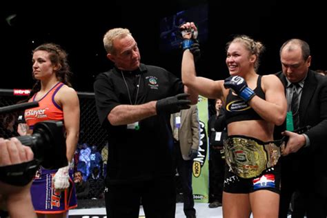 【UFC女拳】 第三任UFC女子草量级冠军争夺（预热） 乔安娜vs罗斯_哔哩哔哩 (゜-゜)つロ 干杯~-bilibili