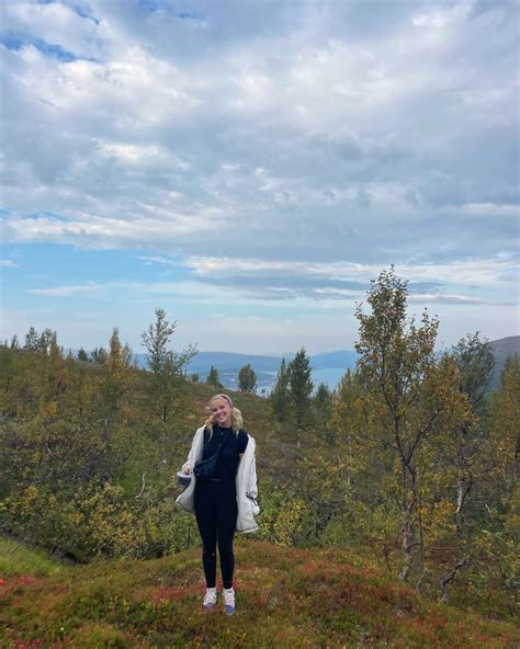 Eve Kovac | Norway 🇳🇴 So much to be grateful for. Arctic berries, freinds, sauna, aurora. This ...