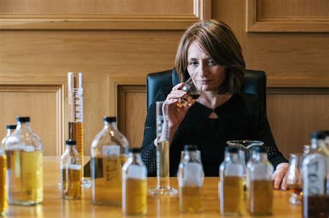 In Scozia na casa con la donna più influente nel mondo del whisky: Rachel Barry | Vanity Fair Italia