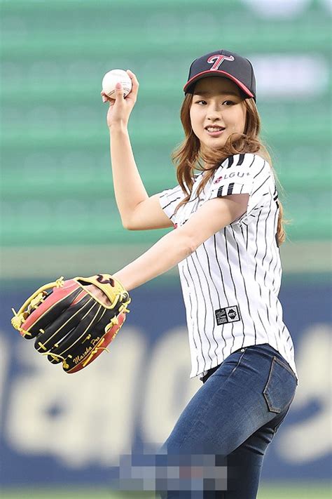 少女时代EXO秀智孙娜恩池晟 细数那些为棒球比赛开球的人气明星【组图】【26】--韩国频道--人民网