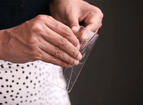 How to wear False Lashes - BOBI – B.o.b.i.