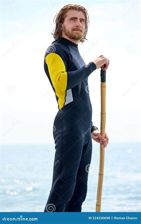 Male Models Surfing 的图像结果