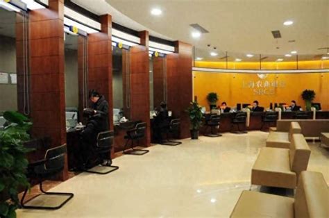 在上海闵行，这家银行首开“夜市”，都是谁来办理业务？_客户_网点_浦江