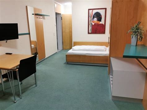 SPORTSCHULE OBERHACHING - Guesthouse Reviews, Photos, Rate Comparison ...