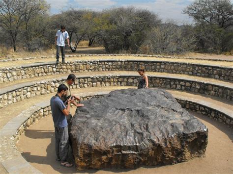 Гоба — самый большой метеорит на Земле не оставил кратера - История ...