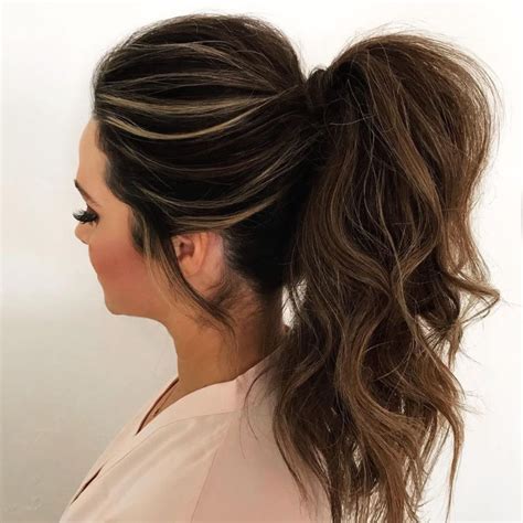 Discover the most stunning hairstyles for frizzy hair