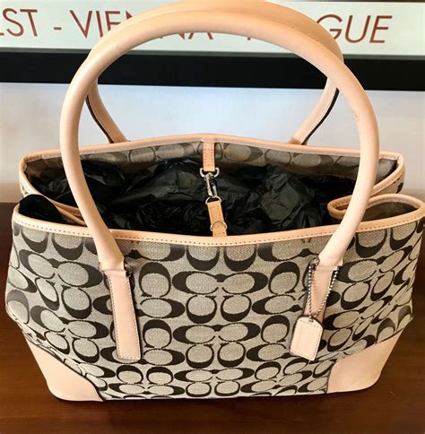 An Authentic Vintage Iconic Coach Bag Handbag - Artedeco - Online Antiques