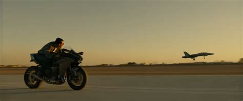 JNC THEATER: Tom Cruise uncovers his old Kawasaki Ninja in Top Gun: Maverick trailer | Japanese ...