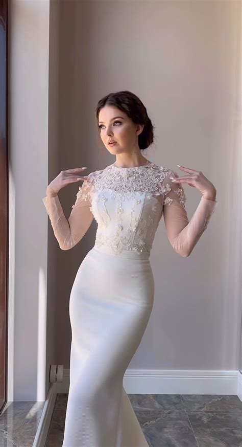 Wedding dress | Vestido de noiva simples com mangas, Vestido casamento civil simples, Bolero de ...